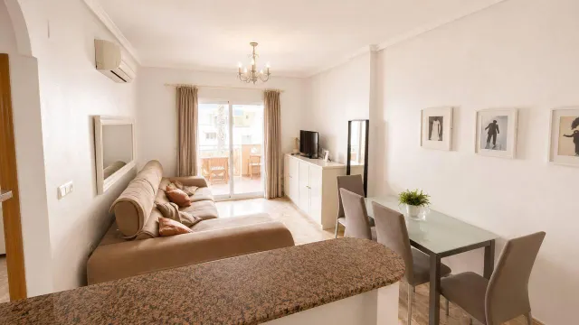 Apartamento turístico en primera línea de mar con piscina, garaje y solárium panorámico — 12