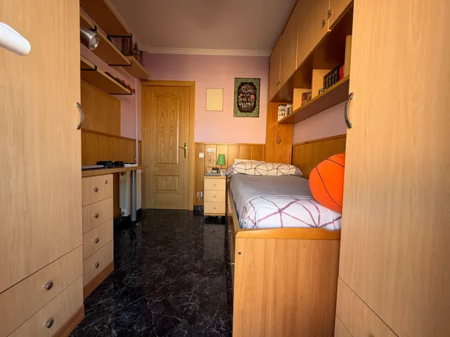 Último piso de 4 dormitorios con balcón — 48