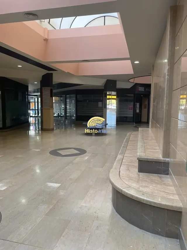 ESTUPENDA OFICINA EN EL EDIFICIO LA ROTONDA — 3