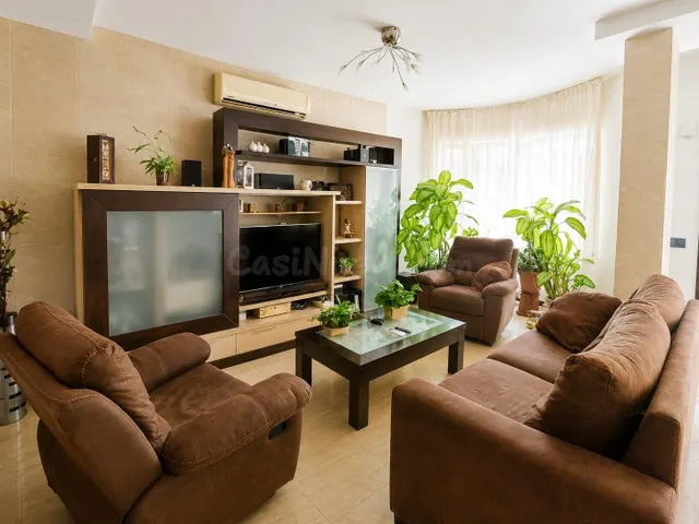 Bungalow adosado con amplias terrazas, 5 dormitorios y gran  - foto 3