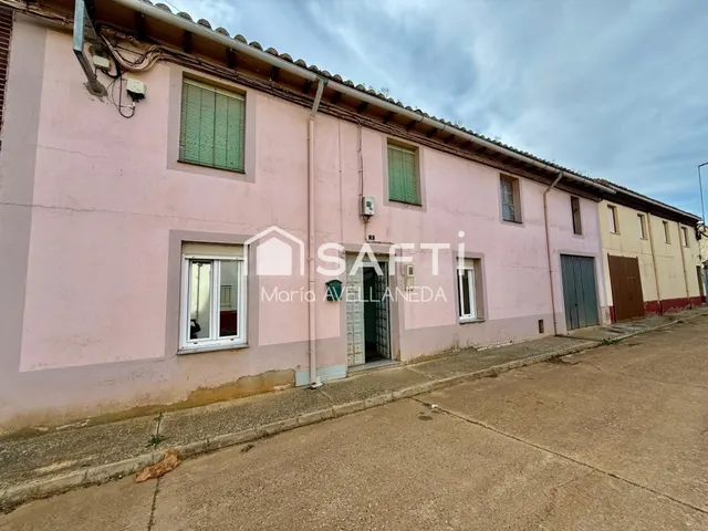 CASA DE PUEBLO CON PATIO Y GARAJE