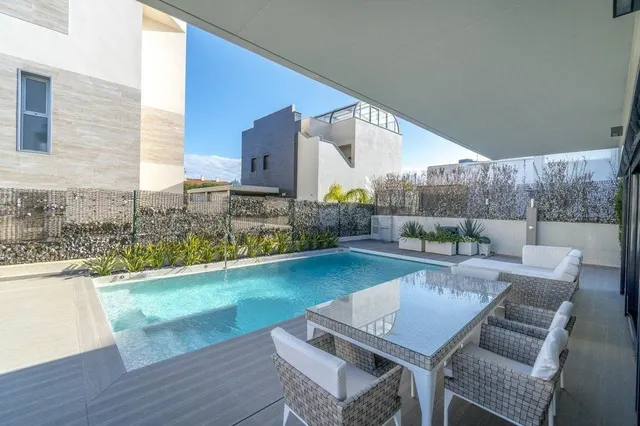 VILLA DE 4 DORMITORIOS 3 BAÑOS EN CAMPO AMOR ( ORIHUELA COST - foto 5
