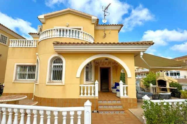 Encantadora Villa Independiente a Poca Distancia de La Fuent - foto 2