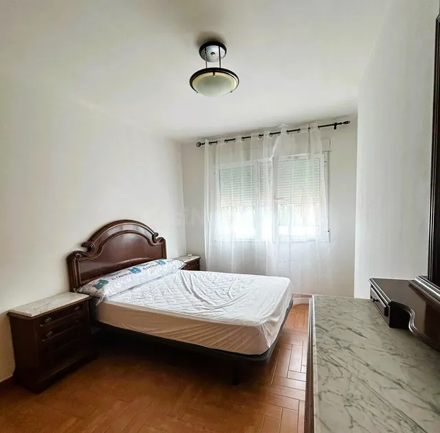 SE VENDE AMPLIO PISO EN CALLE ZARAGOZA - foto 4