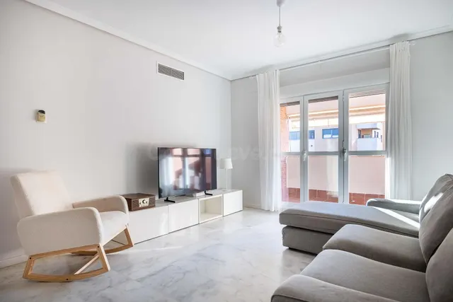 MAGNÍFICO PISO DE 4 DORMITORIOS CON GARAJE, PISCINA Y PÁDEL  - foto 5