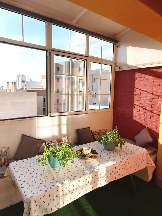 Se vende un Apartamento Atico con Terrasa acristalada, con 2 dormitorios y 2 baños en centro de Torrevieja! — 5