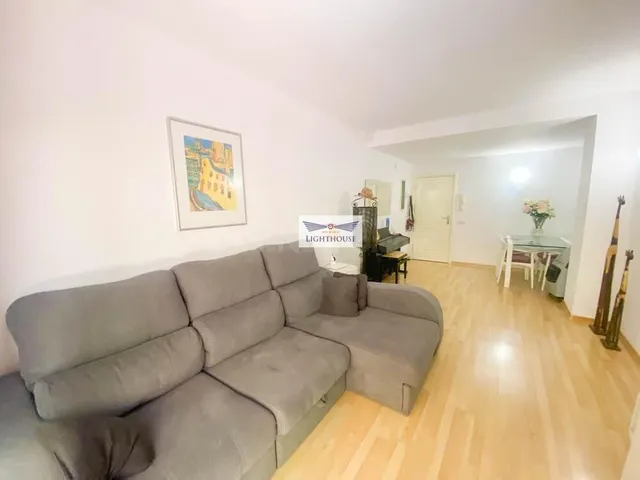 Fantastica planta baja reformada con jardín de 60m2 y parkin - foto 3