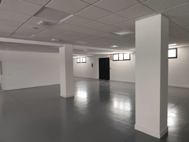 Nave en Poligono de Las Quemadas totalmente reformada y perfectamente instalada para uso mixto de oficinas y almacen — 38