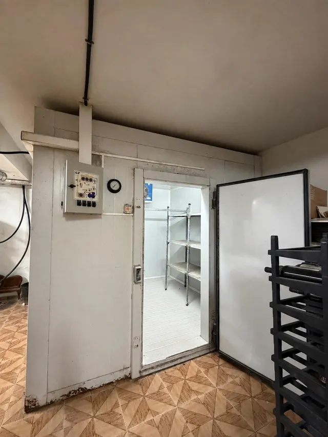 Tu próximo negocio puede empezar aquí: local equipado en Almenara — 16
