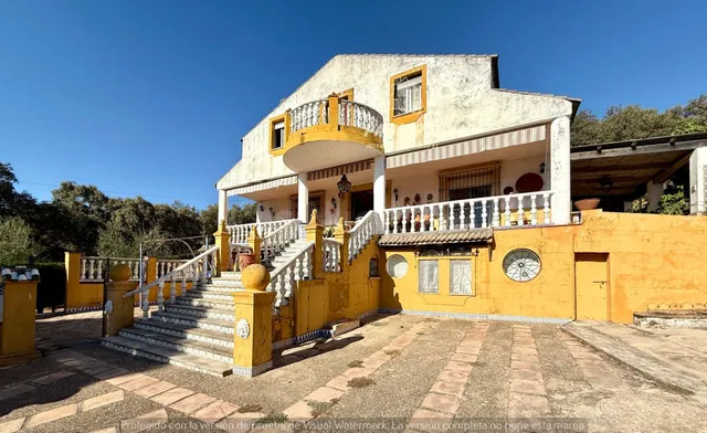 Casa con terreno en Córdoba con Piscina y Amplios Espacios