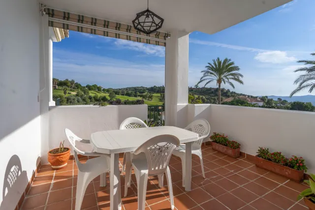 APARTAMENTO EN ALHAURIN GOLF CON TERRAZA CON BUENAS VISTAS, PARKING Y PISCINA Y JARDÍN COMUNITARIO — 31