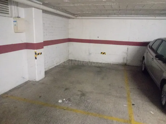 PLAZA AMPLIA DE PARKING