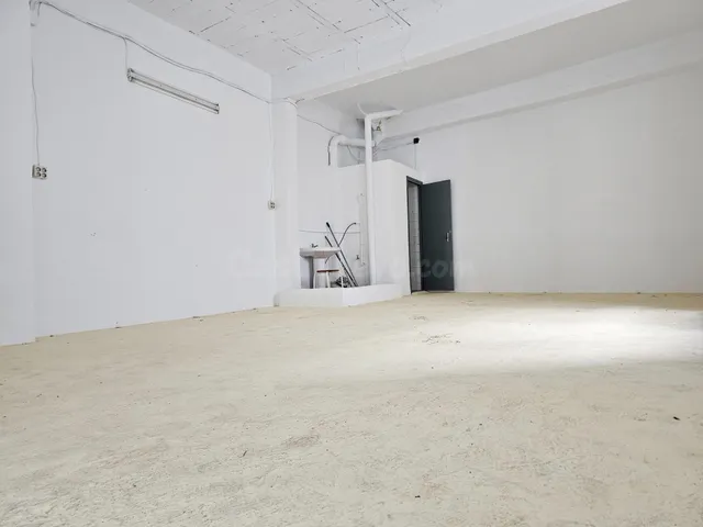 Local comercial en venta en muy buena zona - foto 5