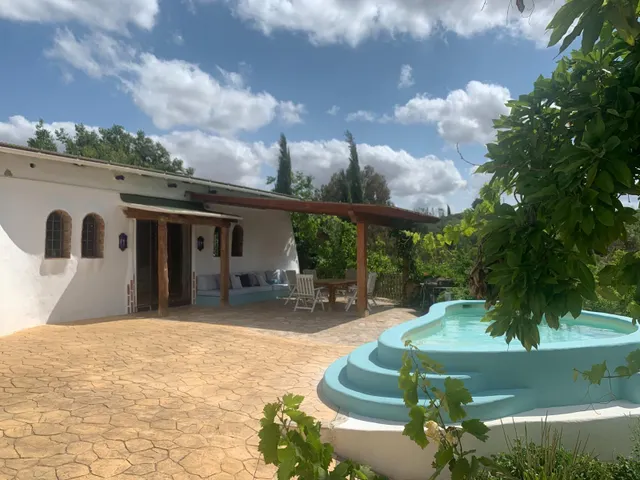 Se alquila chalet en coin buena zona — 18