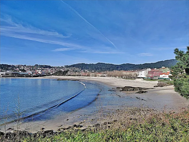 Local de 127m2 frente a Playa Parameán | 21m de Fachada | El