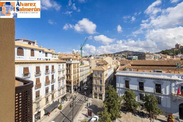 GRAN PISO EN PLAZA DEL CARMEN FRENTE AL AYUNTAMIENTO. — 45