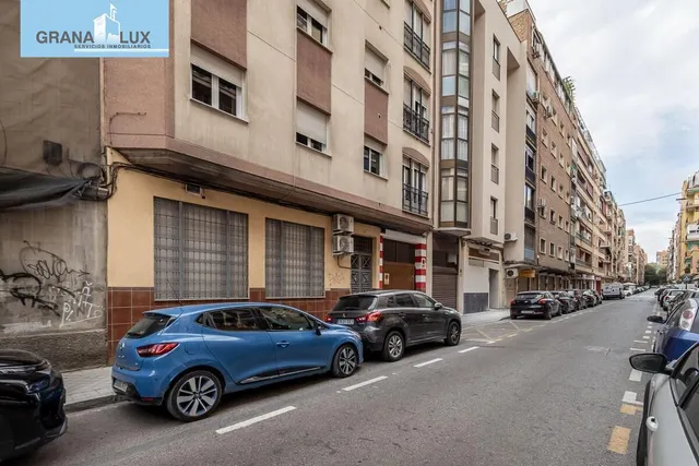 LOCAL COMERCIAL EN ARABIAL JUNTO HIPERCOR — 15