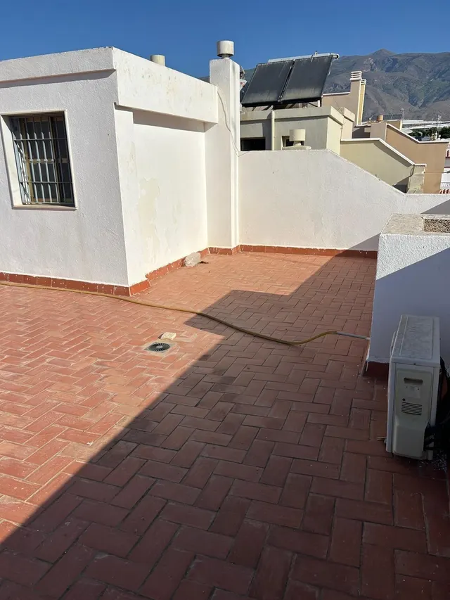 VIVIENDA SOBRE LOCAL EN SANTA MARÍA DEL ÁGUILA — 31