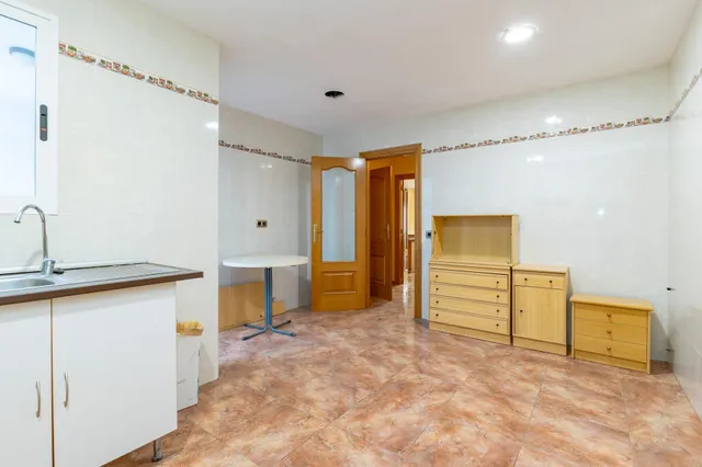 FINCA CON POSIBILIDAD DE DOS PISOS PARA RENTABILIDAD! — 23