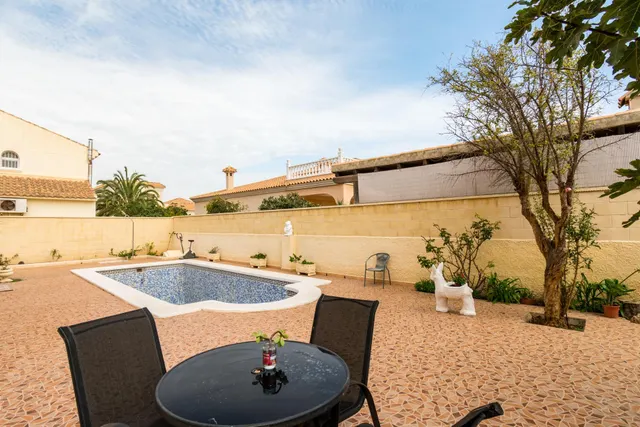 Chalet independiente a la venta en Playa Flamenca — 11