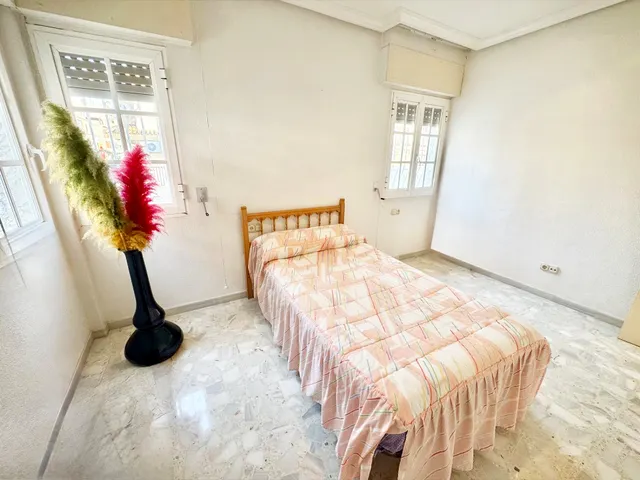 INCREIBLE CHALET PARA VIVIR EN REDOVAN CON GARAJE PARA 4 COCHES,  5 DORMITORIOS.... PARCELA ALREDEDOR DE LA CASA. POR TAN SOLO 250.000€ ¡¡VISITELA!! — 31