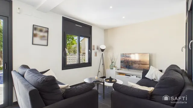 Casa moderna con cuatro habitaciones, piscina y garaje - foto 4