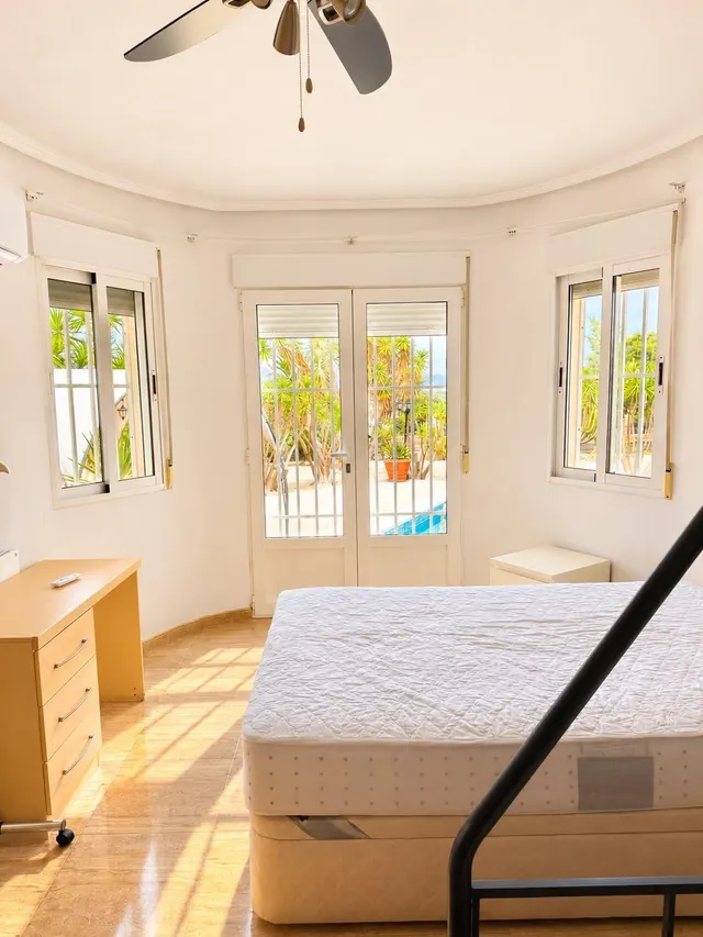 Chalet con piscina privada y parcela — 13