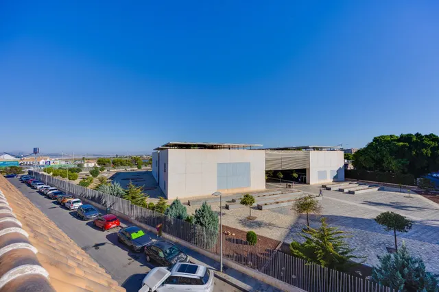 Ático con terraza, garaje y piscina a 250 metros del mar — 44