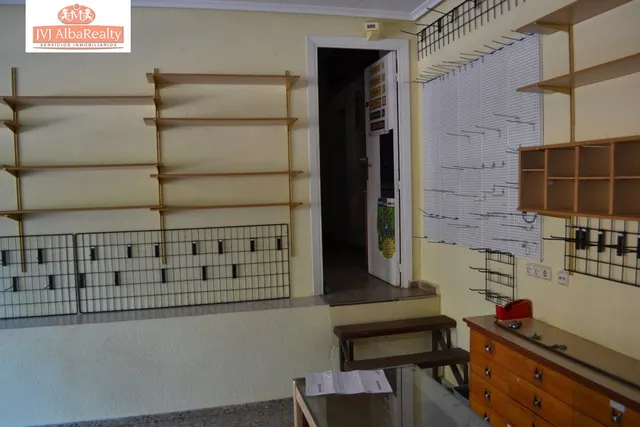 INTERESANTE LOCAL COMERCIAL EN VENTA EN ZONA estación-PARQUE LINEAL — 2