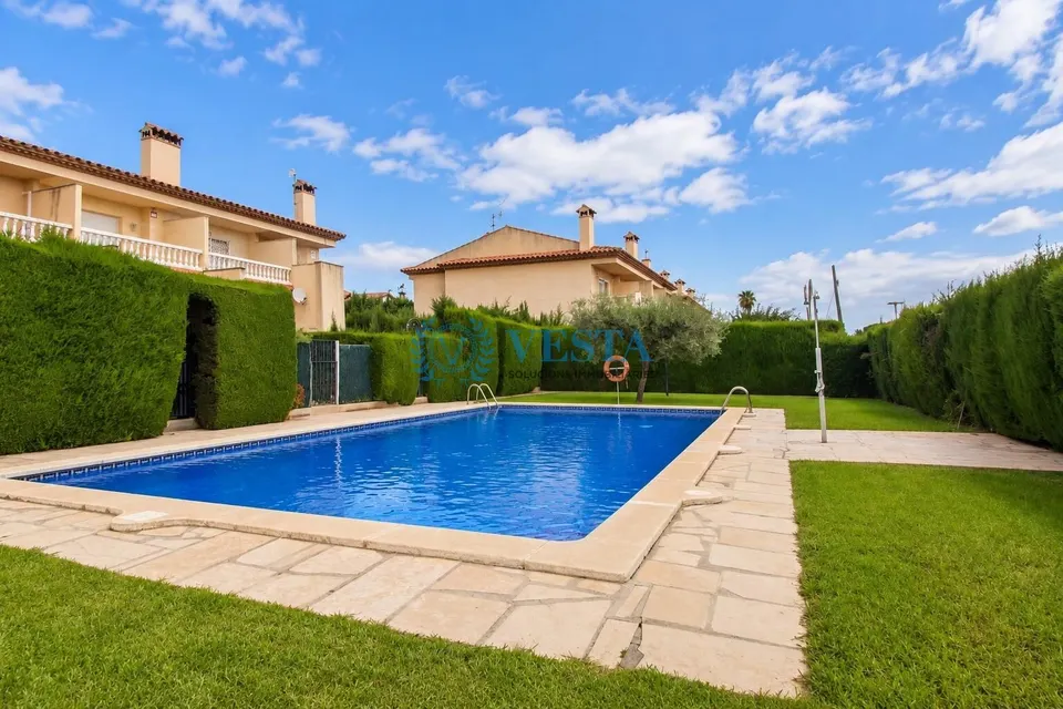 Dúplex con piscina en Mont-roig del Camp