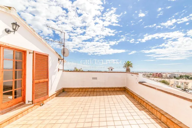 ELEGANTE CASA ESQUINERA DE ESTILO INGLÉS CON VISTAS AL MAR — 27