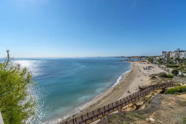 Apartamento reformado con vistas al mar en Campoamor — 16