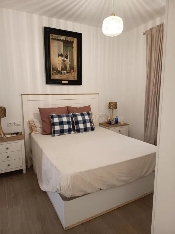 Preciosa casa de obra nueva con patio en El Pedroso!!!! - foto 3