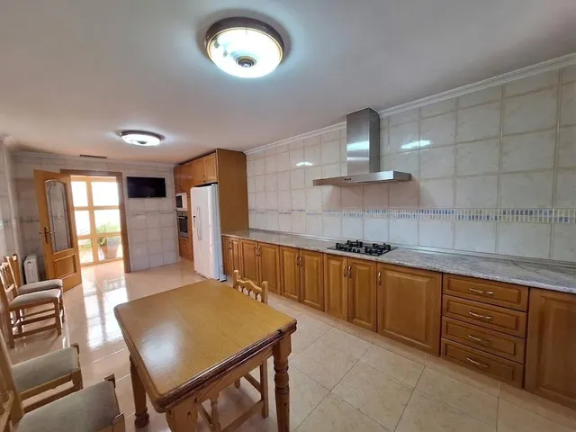 Gran casa familiar en el centro de Pinoso con garaje excepcional y posibilidades para crear tu propio negocio — 22