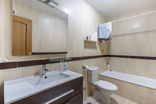 Piso con garaje, trastero y excelente ubicación en Huétor Vega — 15