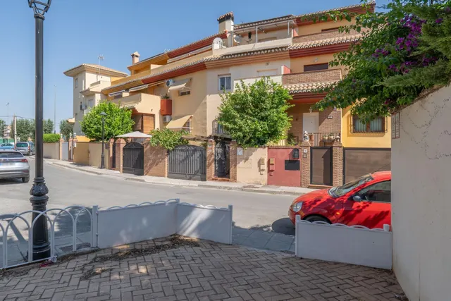 VIVIENDA UNIFAMILIAR ADOSADA EN OGIJARES — 2