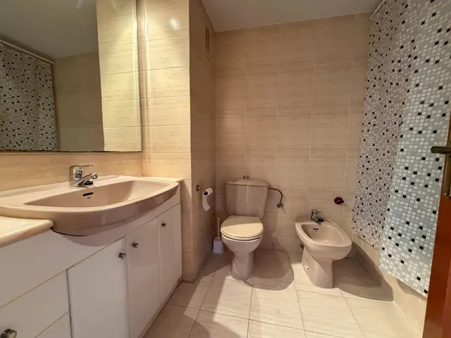 Piso de 4 habitaciones en alquiler en barrio Beteró — 21