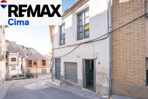 Local con acceso a dos calles y posibilidad de división en dos zona independientes