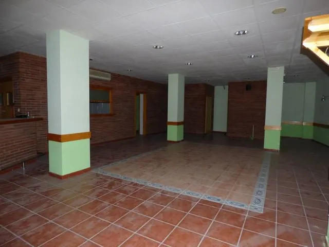 Local comercial en Vilanova del Cami zona CENTRO — 11