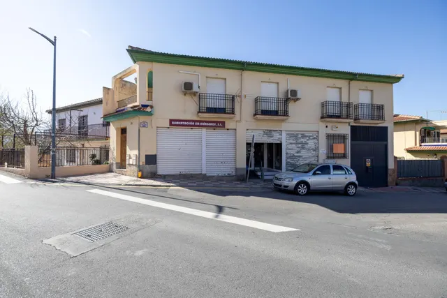 Local de 130 m2, diafano en Gojar, cerca del centro, en zona residencial con mucho paso de vehiculos — 11