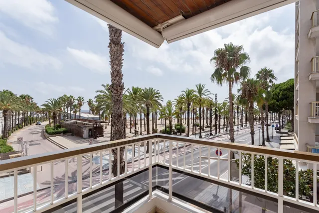 Exclusivo Apartamento Reformado en Primera Línea de Mar - Paseo Miramar, Salou — 26