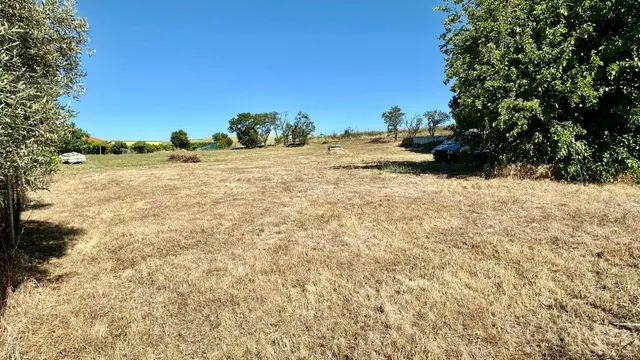 Apihouse vende Gran parcela urbana de 2.616 m2 en Otero - foto 3