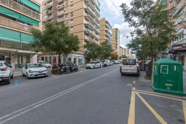 Piso de 3 dormitorios en calle milán, zaidín | muy luminoso y con gran potencial — 32