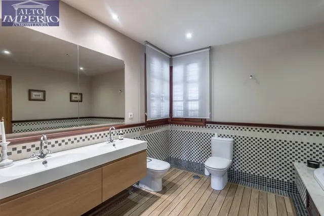 INCREÍBLE CHALET INDEPENDIENTE EN ZONA PRIVILEGIADA — 24