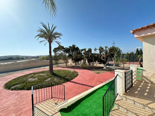 Espectacular chalet en Las Paulinas con vistas despejadas — 39