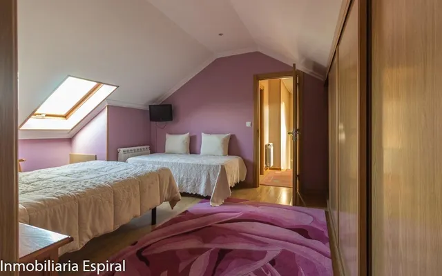 ¡Impresionante Chalet Familiar en Mogor, Marín! — 16