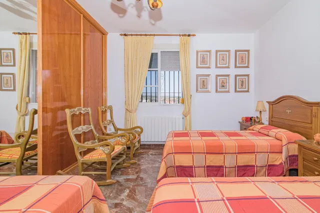 ¡Oportunidad Única! Se Vende Magnífica Casa en Esquina con Amplia Parcela — 19