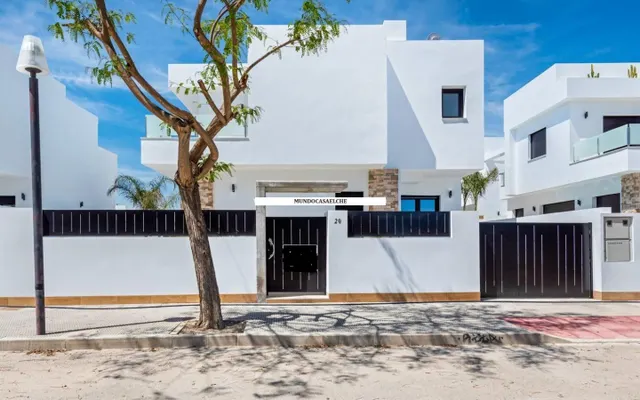 CHALET DE DISEÑO CON PISCINA PROPIA — 10