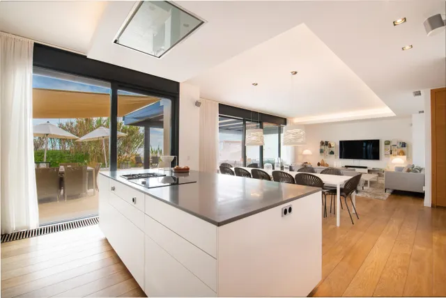 Spectacular Beachfront Designer Villa in Marbella — 21