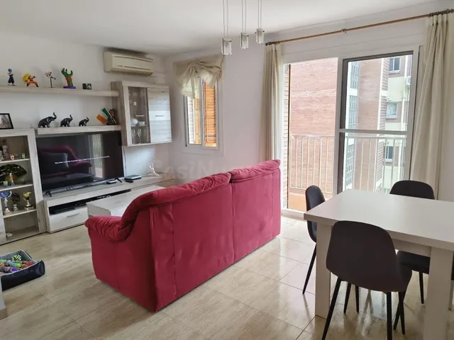 Acogedor Piso en Hospitalet de Llobregat - Ideal para Entrar